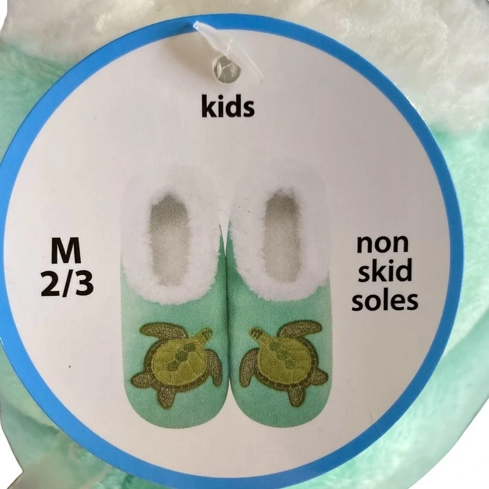 SNOOZIES Pairable Slipper Socks Non-Slip Fuzzy Mint Green Sea Turtles Ki…